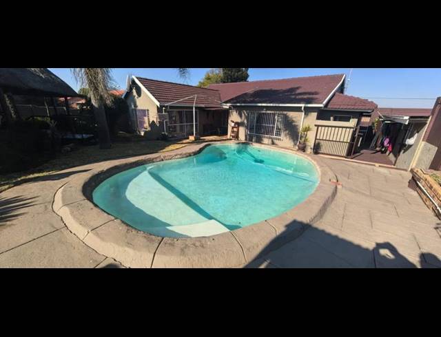 4 BEDROOM HOUSE FOR SALE IN WITPOORTJIE